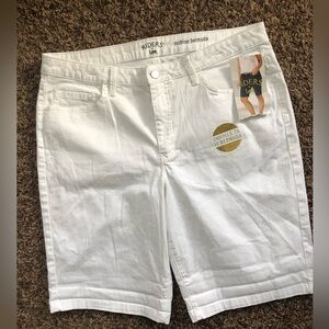 New with tags white lightweight denim Bermuda shorts mid rise size 16